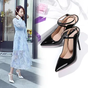 Elegante puntige stiletto slingback sandalen met verstelbare enkelbandjes voor dames.