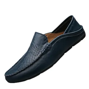 Mocasines de cuero azul oscuro transpirables para hombre con diseño perforado y cosido.