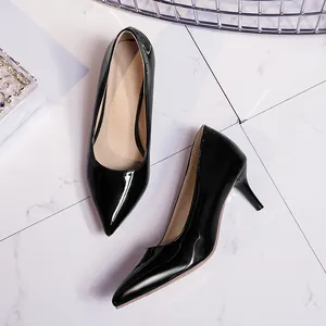 Elegant black patent leather pointed-toe pumps with sleek 6cm heels for wedding or office