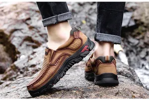 Zapatos casuales de cuero marrón para hombre con detalles cosidos a mano y suela