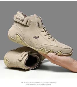Détail latéral des bottines montantes beiges pour hommes avec doublure chaude et semelle EVA.