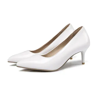 Elegant white patent leather pointed-toe pumps with a comfortable 6cm stiletto heel.