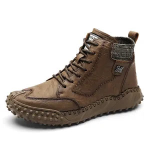 Botas Martens marrones para hombre con cuello de punto cálido y suela resistente