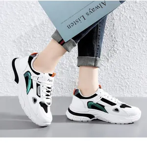 Modieuze witte platform chunky sneakers voor dames met groene metallic accenten en mesh
