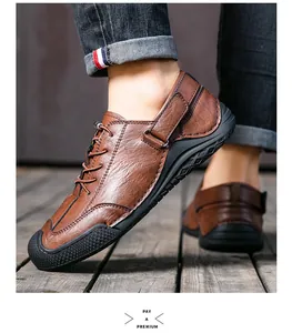 Détail en gros plan de chaussures décontractées en cuir marron cousues main pour hommes