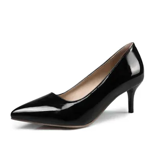 Elegant classic black patent leather pointed-toe stiletto pumps with a 6cm high heel.