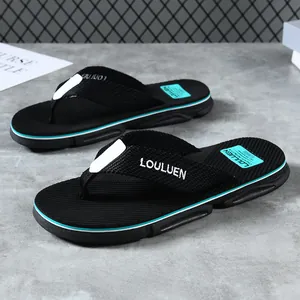 Modische schwarze Herren-Flip-Flops mit dicker Sohle und rutschfestem Stranddesign