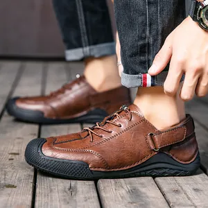 Chaussures décontractées pour hommes en cuir marron faites à la main avec texture riche
