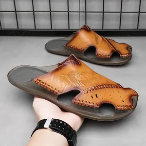 Sandalias de cuero marrón hechas a mano para hombre con recortes transpirables de playa