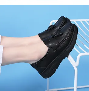 Schwarze Leder-Pflegerinnen-Schuhe für Damen mit weicher atmungsaktiver Sohle