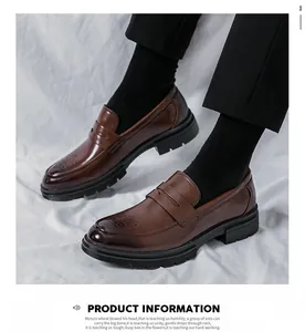 Nahaufnahme von braunen Herren-Brogue-Loafern aus Leder mit dicker Sohle und Gravur