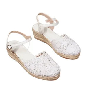 Elegantes sandalias de cuña con encaje de ganchillo blanco para mujer, suela de yute y correa