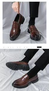 Detailansicht brauner Herren-Brogue-Loafer aus Leder mit dicker Gummisohle.