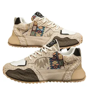 Modische Herren-Sneaker mit Ethno-Muster und dicker beige Sohle