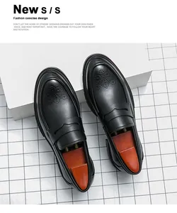 Detailansicht von schwarzen Herren-Brogue-Loafern aus Leder mit Budapester Muster
