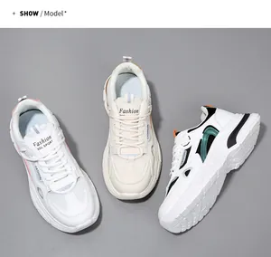 Gedetailleerd overzicht van chunky damessneakers in roze, beige en groene tinten.