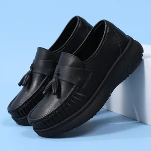 Bequeme schwarze Leder-Krankenschwesternschuhe mit weicher Sohle und Quasten-Verzierung