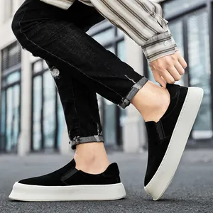 Japanische schwarze Wildleder-Slipper für Herren mit dicker weißer Plateausohle