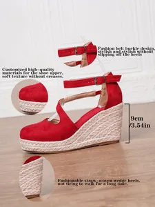 Détails des sandales compensées rouges en paille avec talon de 9cm et bride