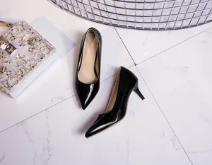 Elegant black pointed toe stiletto pumps with 6cm heel for professional work wear.