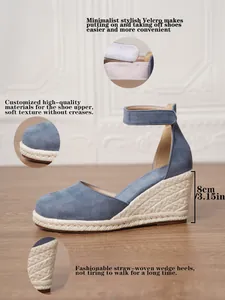 Elegantes sandalias de cuña tipo alpargata azules con un tacón de esparto de 8 cm
