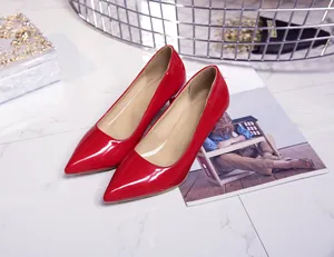 Elegant red patent leather pointed-toe pumps with a 6cm stiletto heel for professional wear
