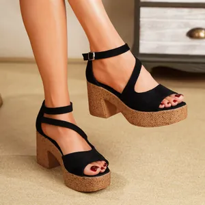 Elegantes sandalias de plataforma de ante negro para mujer con correa al tobillo y tacón corcho