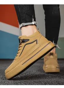 Profil latéral de chaussures montantes décontractées en cuir pour hommes en ville