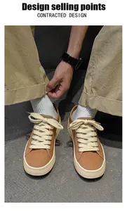 Sneakers retrò in tela marrone da uomo con lacci spessi color crema e suola in gomma