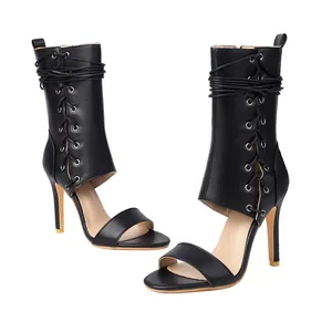 Vue détaillée de bottines à sandales à talons hauts à lacets noirs sexy pour femmes