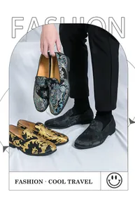 Detailansicht modischer Herren-Loafer mit aufwendigen goldenen und blauen Blumenmustern