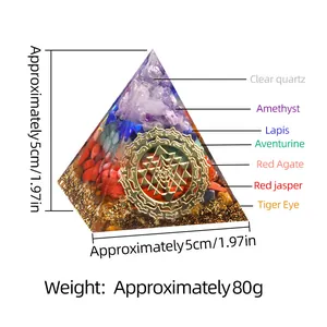 Piramide d'Orgone artigianale ai 7 chakra con cristalli di resina e Sri Yantra decor
