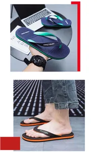 Dettaglio di infradito da spiaggia antiscivolo da uomo in blu/verde e nero/arancio