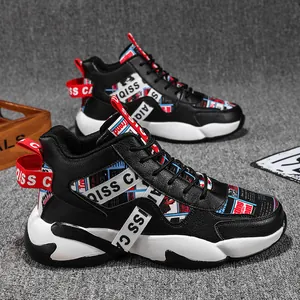Men's stylish thick sole chunky dad sneakers in black with breathable street design