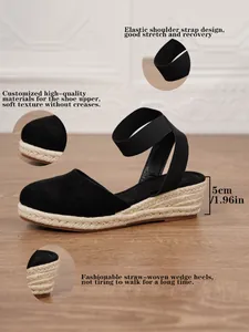 Características de las sandalias de cuña tipo alpargata negras con tira elástica