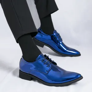 Elegante glänzende Herren-Leder-Schuhe in Metallic-Blau mit Schnürung und spitzer Form