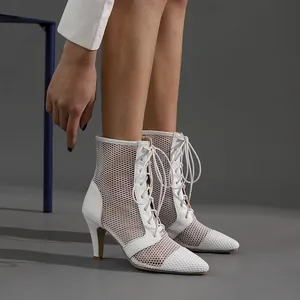 Eleganti stivaletti stringati in rete bianca con punta affilata e tacco a spillo