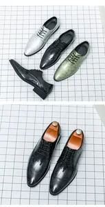 Vue détaillée de chaussures de cérémonie pour hommes en cuir verni noir brillant