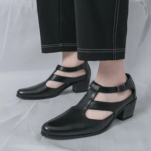 Sandales élégantes en cuir noir pour hommes avec bride en T et talon bloc chic