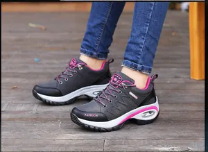 Zapatillas casuales de exterior para mujer con detalles rosas y suela con cámara de aire
