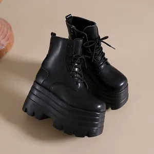 Schwarze Gothic Plateau-Stiefel mit 14 cm dicker Sohle und Schnürverschluss mit Reißverschluss