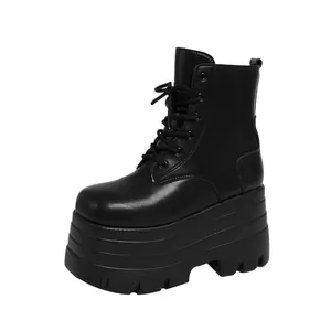 Schwarze Schnür-Martin-Stiefel mit 14 cm ultrahoher Plateausohle für Cosplay und Vergrößerung.