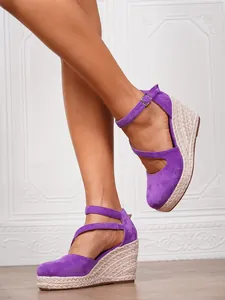 Sandales compensées violettes effet daim avec plateforme tressée et bride à la cheville