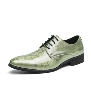 Chaussures habillées pour homme en cuir verni vert avec motif floral et bout pointu