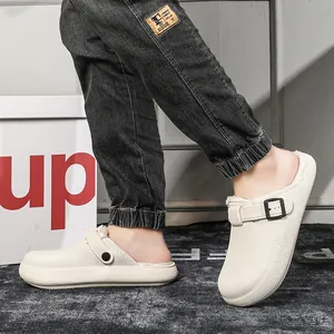 Stylish men's fleece-lined clogs with thick sole and decorative buckle for winter