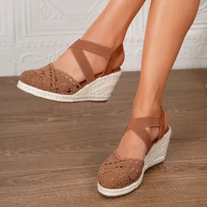 Sandalias de cuña espardeñas de ganchillo marrón para mujer con correas elásticas