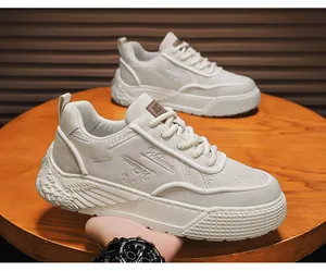 Herren-Sneaker mit geprägtem Leder und einer Sohle im Flügelmuster-Design