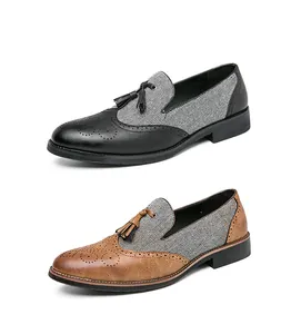 Mocasines con borlas de estilo británico para hombre en opciones negro y marrón.