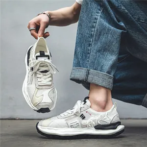 Trendy men's breathable outdoor running shoes with unique dissolving sole design