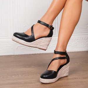 Sandales à talons compensés noires avec plateforme en corde tressée et bride à la cheville